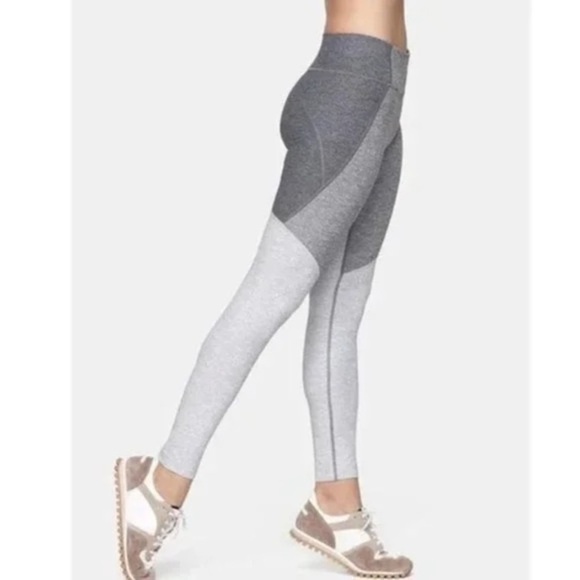 Outdoor Voices Grey Colorblock 7/8 leggings - Picture 2 of 7